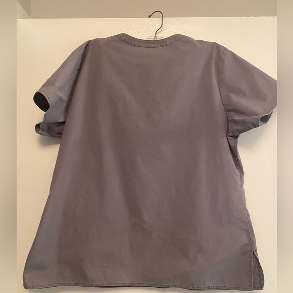 Scrub Top: WonderWink Women's Wonderflex Verity
Size large
Color: grey - Picture 3 of 6